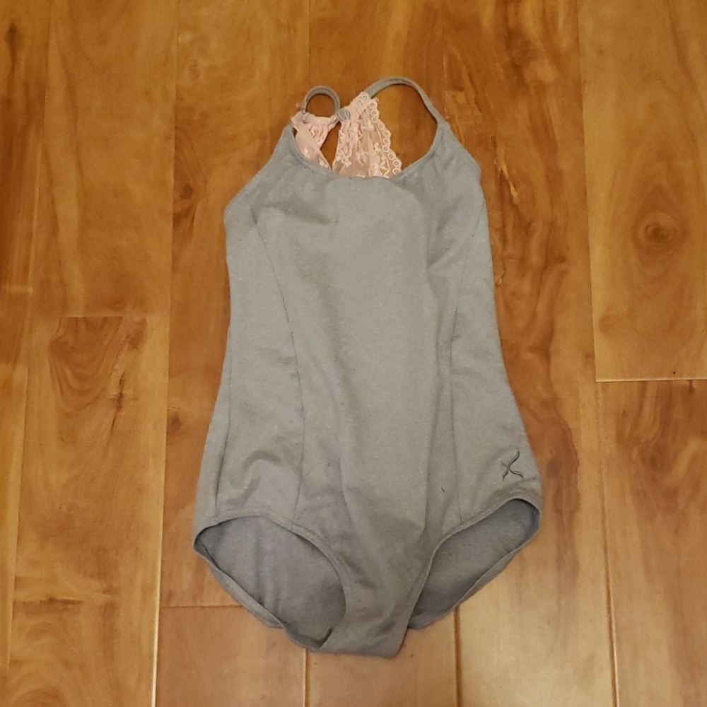 Light pink and gray leo